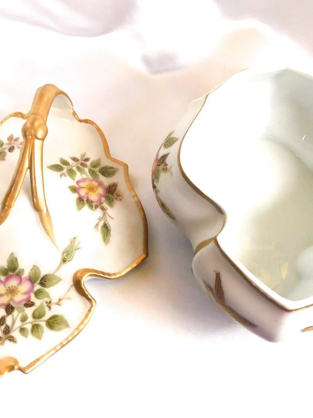 Lenwile-Ardalt Covered Leaf Shaped Serving Dish # 25772